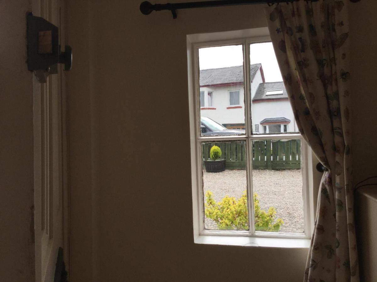 Three-Bedroom Old Cottage Free Parking Инвернесс Экстерьер фото