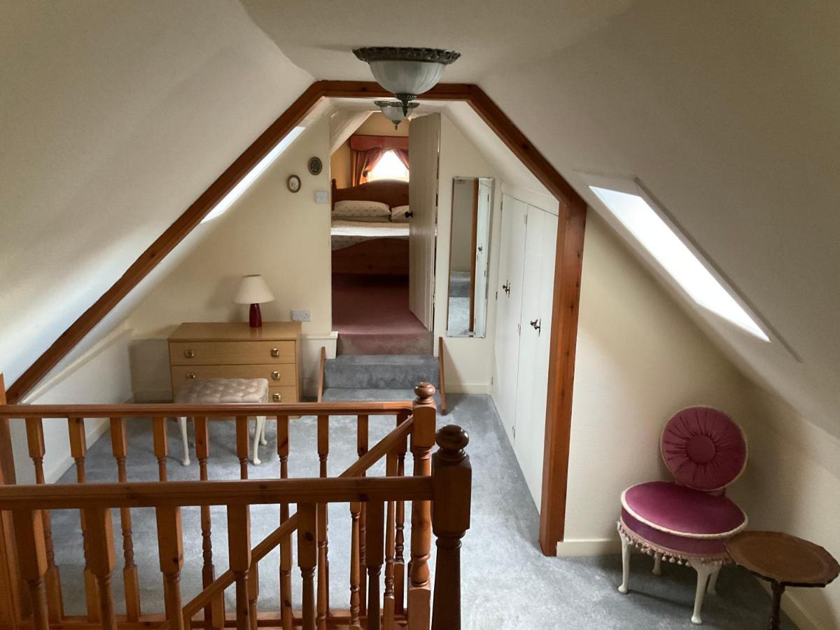 Three-Bedroom Old Cottage Free Parking Инвернесс Экстерьер фото