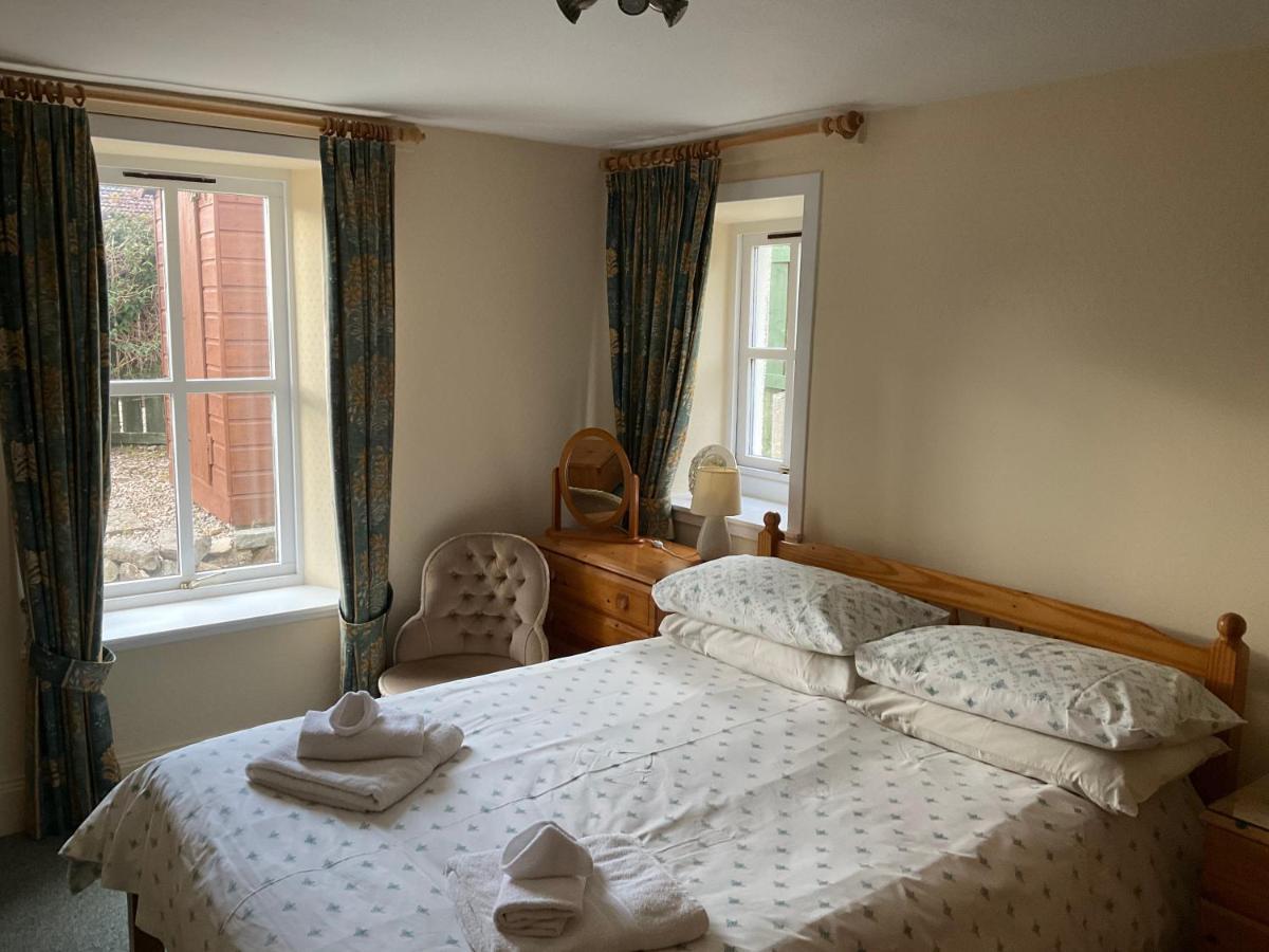 Three-Bedroom Old Cottage Free Parking Инвернесс Экстерьер фото