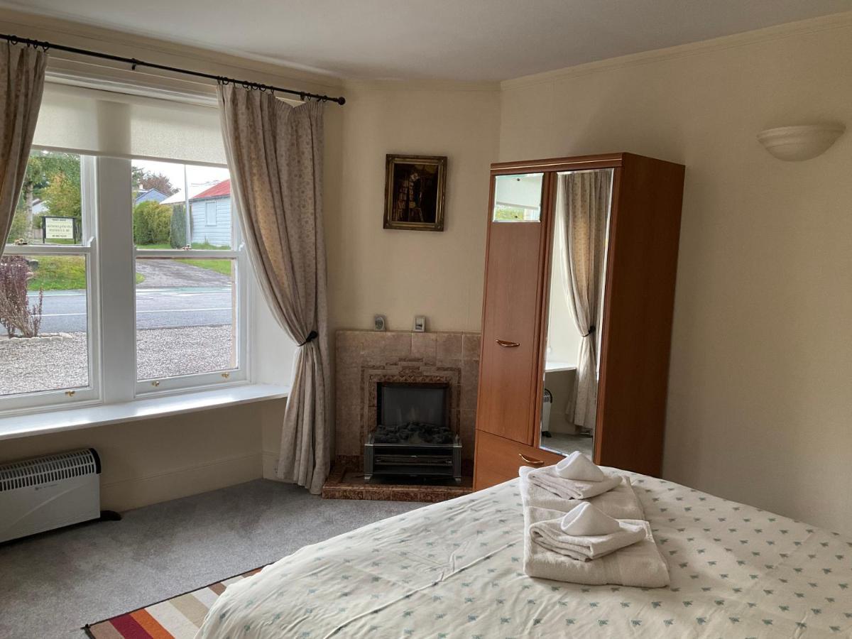 Three-Bedroom Old Cottage Free Parking Инвернесс Экстерьер фото