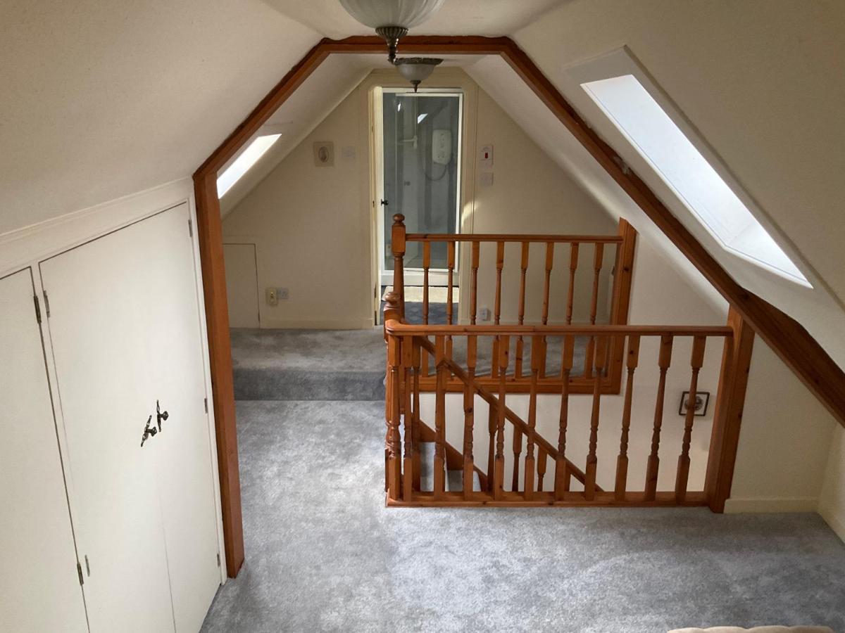 Three-Bedroom Old Cottage Free Parking Инвернесс Экстерьер фото